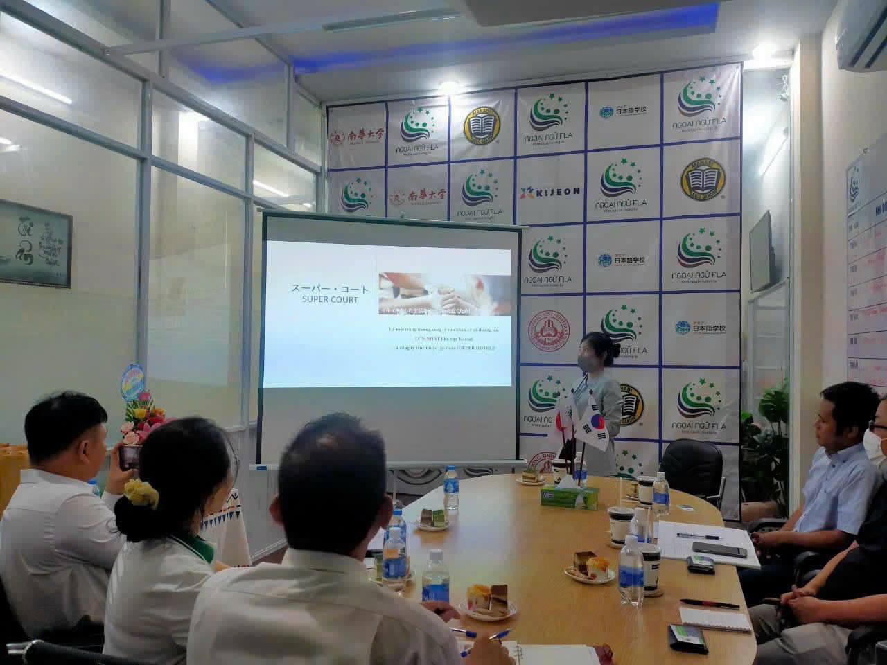 International partner briefing at the FLA centre