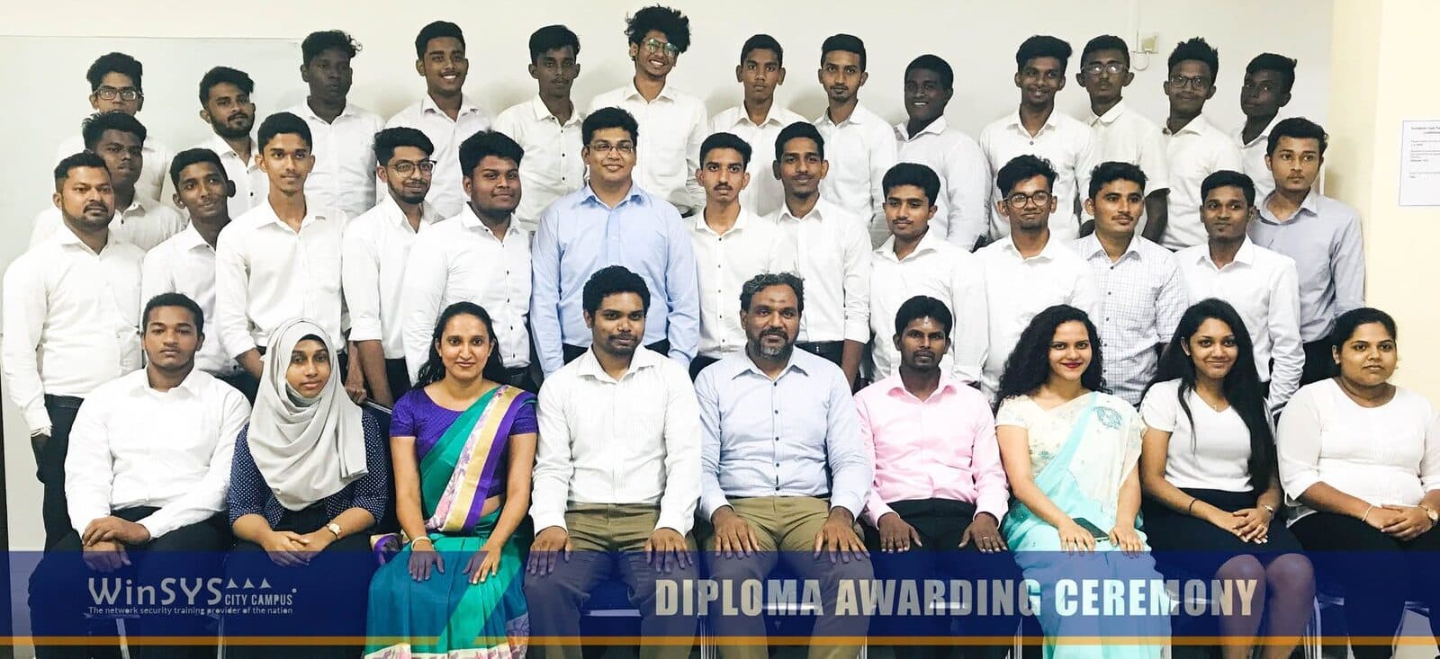 WinSYS City Campus diploma awarding ceremony group photograph